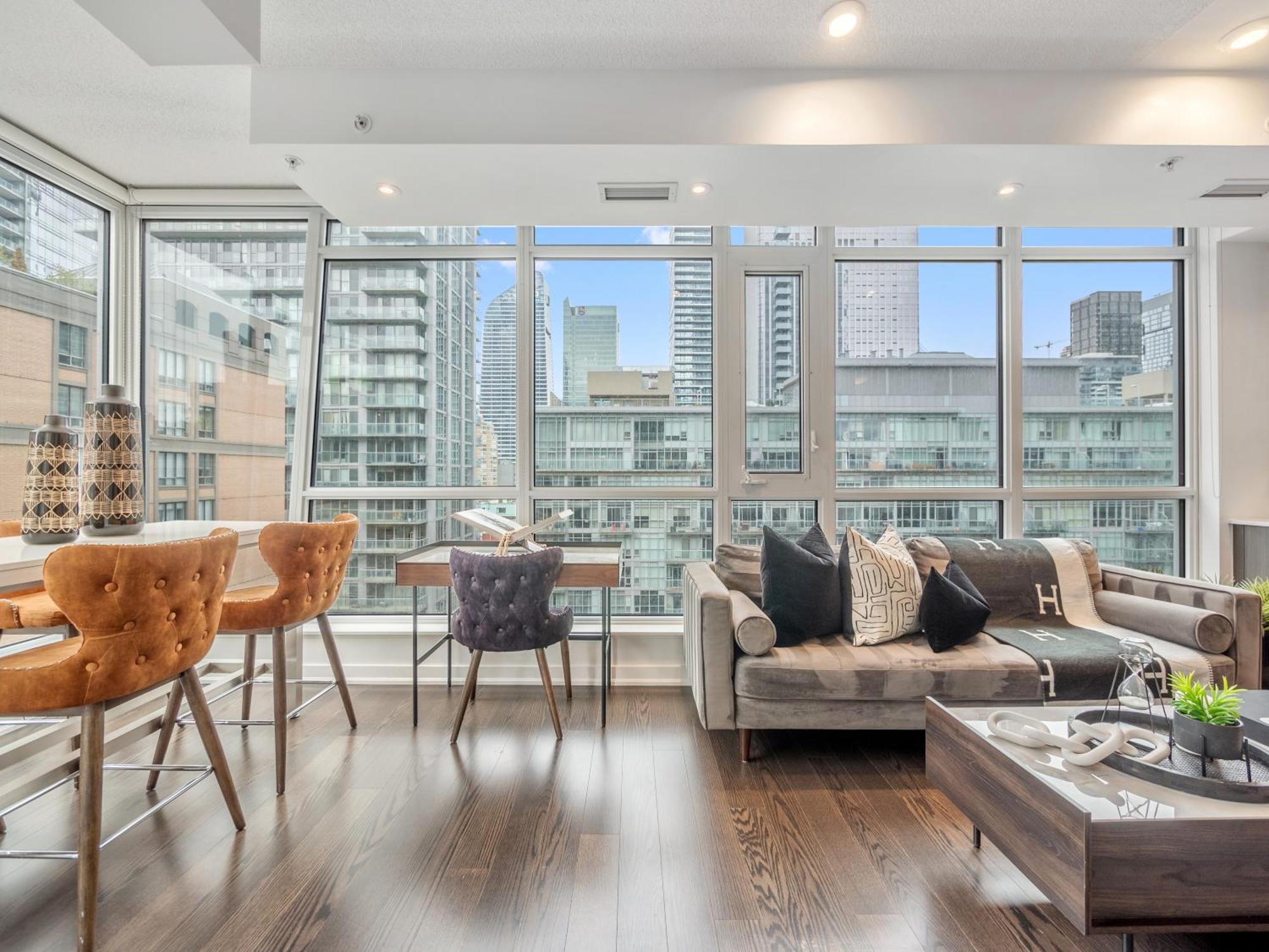 Freed - Downtown Apartment Toronto