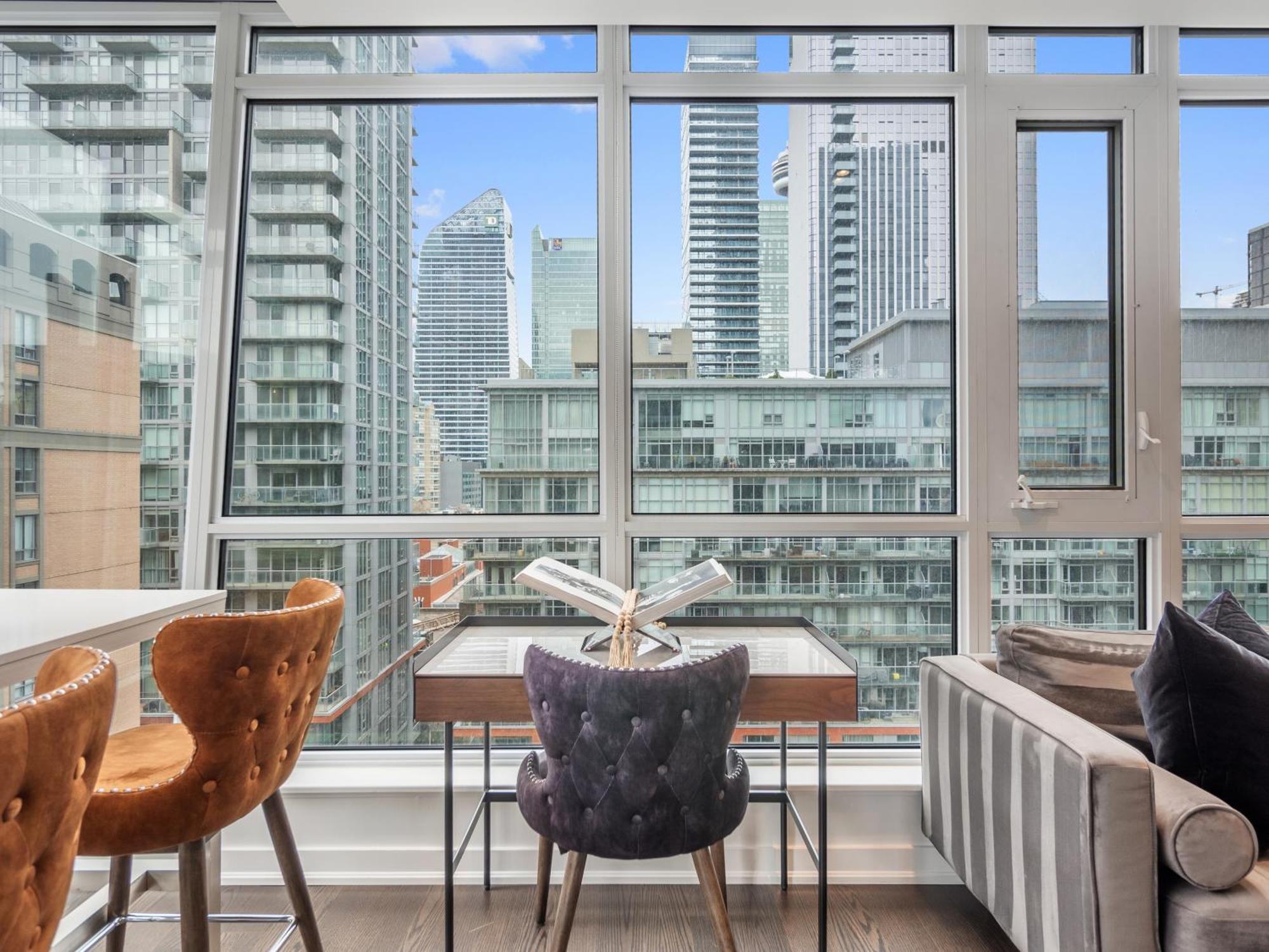Freed - Downtown Apartment Toronto
